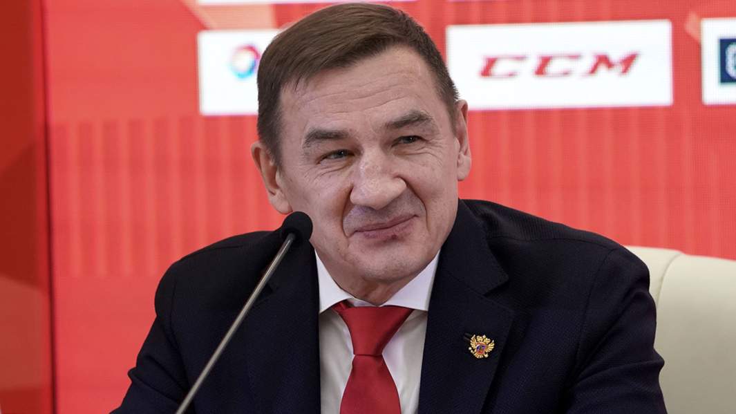 Тренер национальной сборной России по хоккею Валерий Брагин