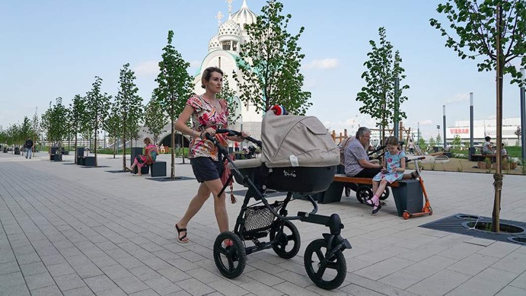 женщина с коляской 