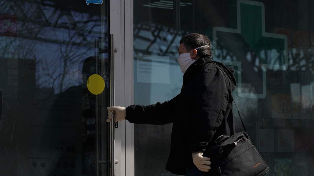 Нековидная участь: у больных артритами и волчанкой заканчиваются лекарства