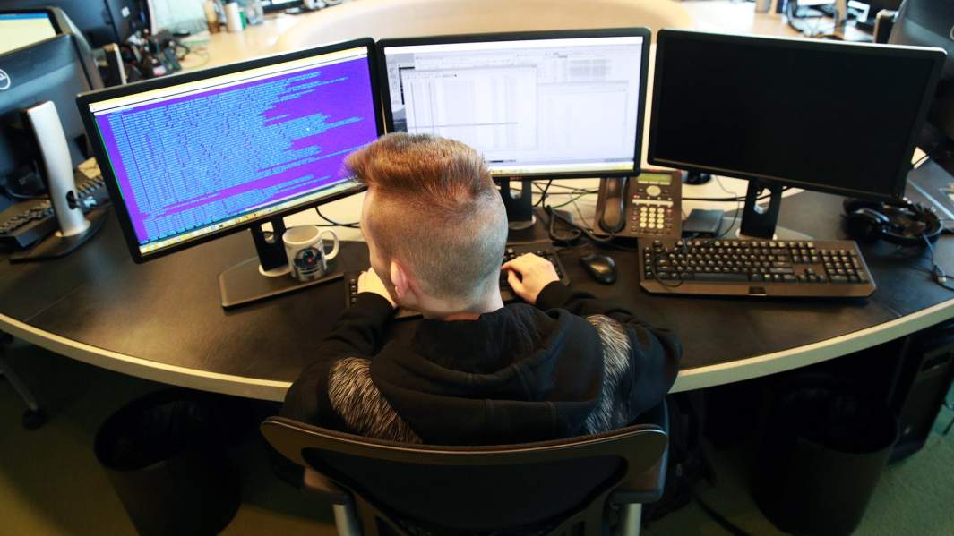 программист