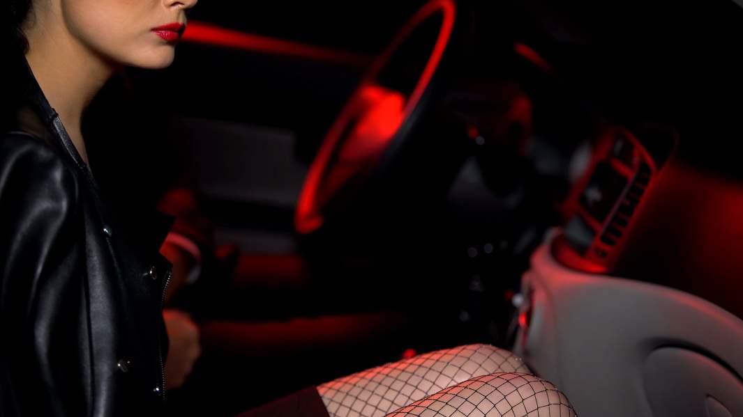 Ангелы ночи: куда приводят мечты о загранице и быстром доходе