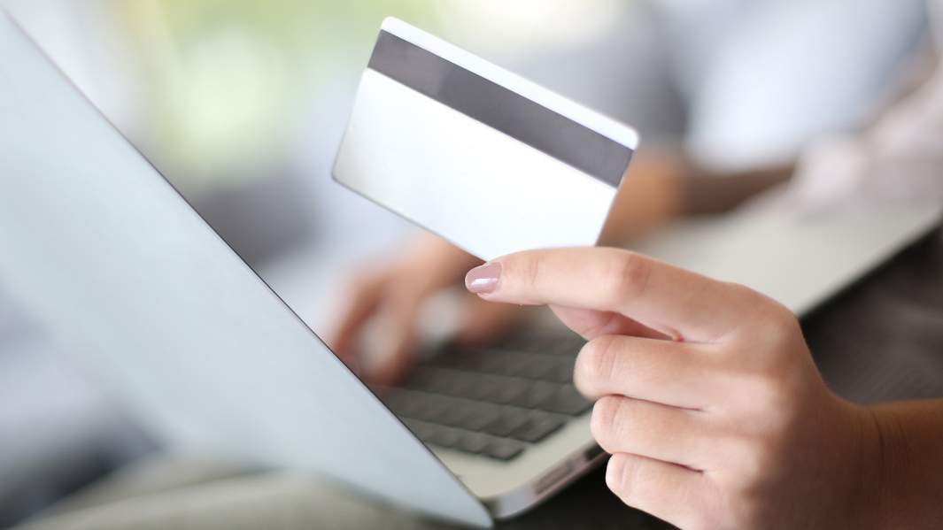 Взяли трубку: рынок смартфонов в мае вернулся к уровню прошлого года