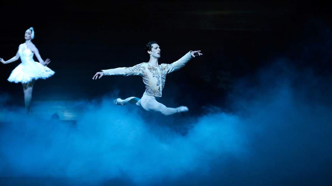 Матье Ганьо в балете «Лебединое озеро»