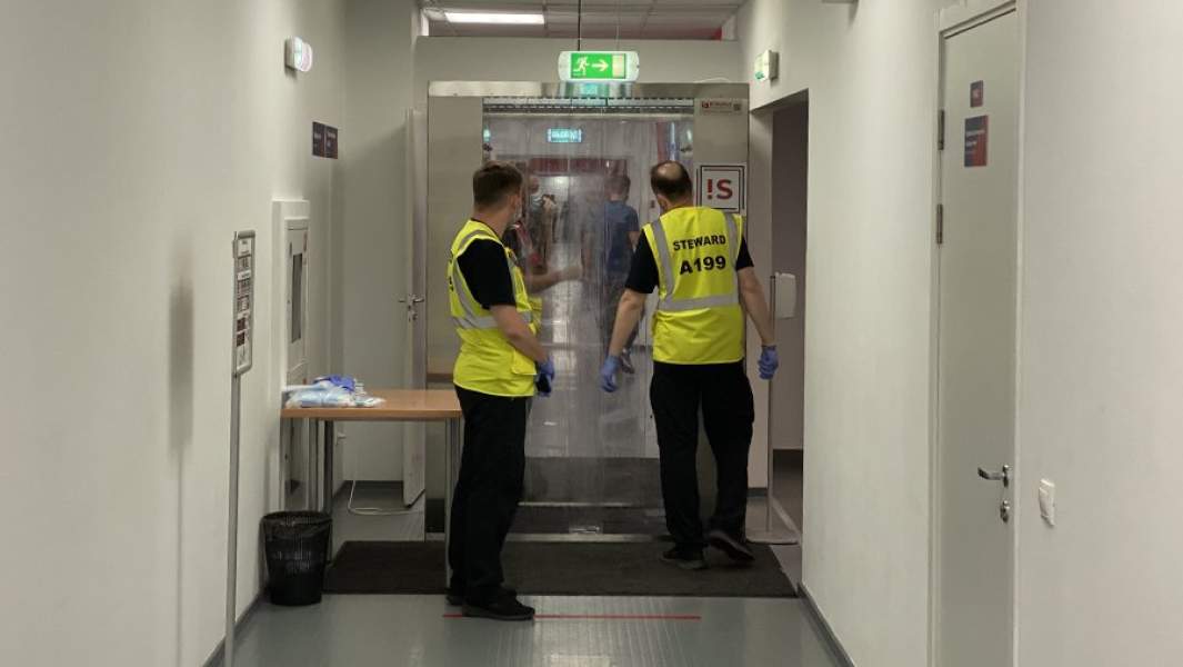 Вход в раздевалки для игроков 