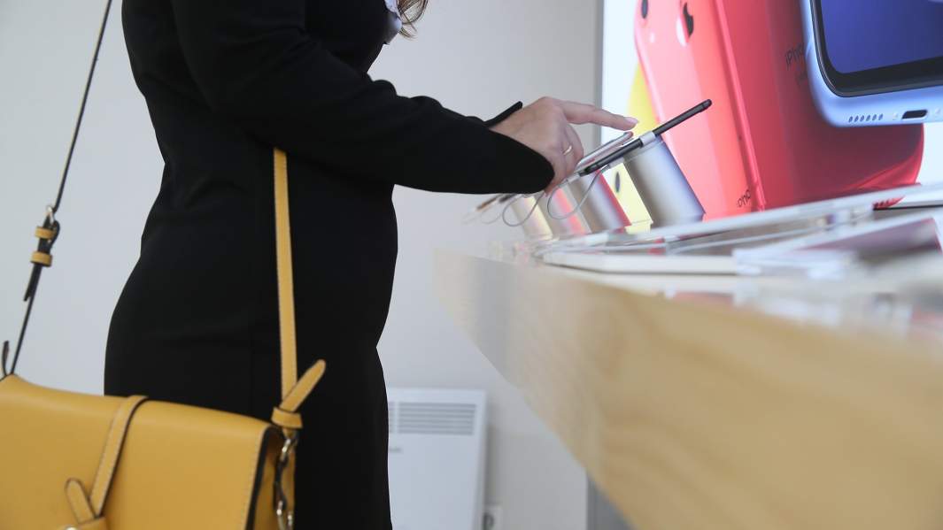 Взяли трубку: рынок смартфонов в мае вернулся к уровню прошлого года