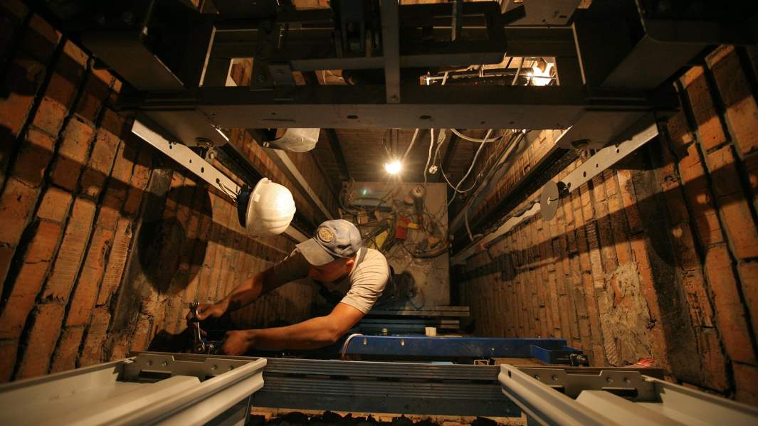 Механизм подъема: для замены старых лифтов не хватает 150 млрд рублей