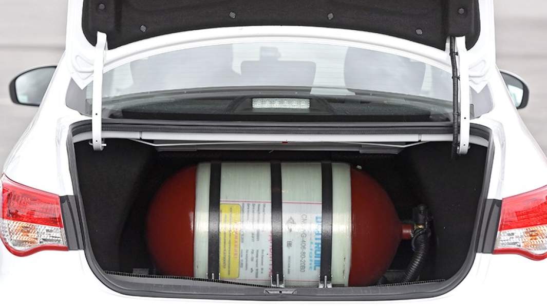 Газовый баллон в багажнике легкового автомобиля