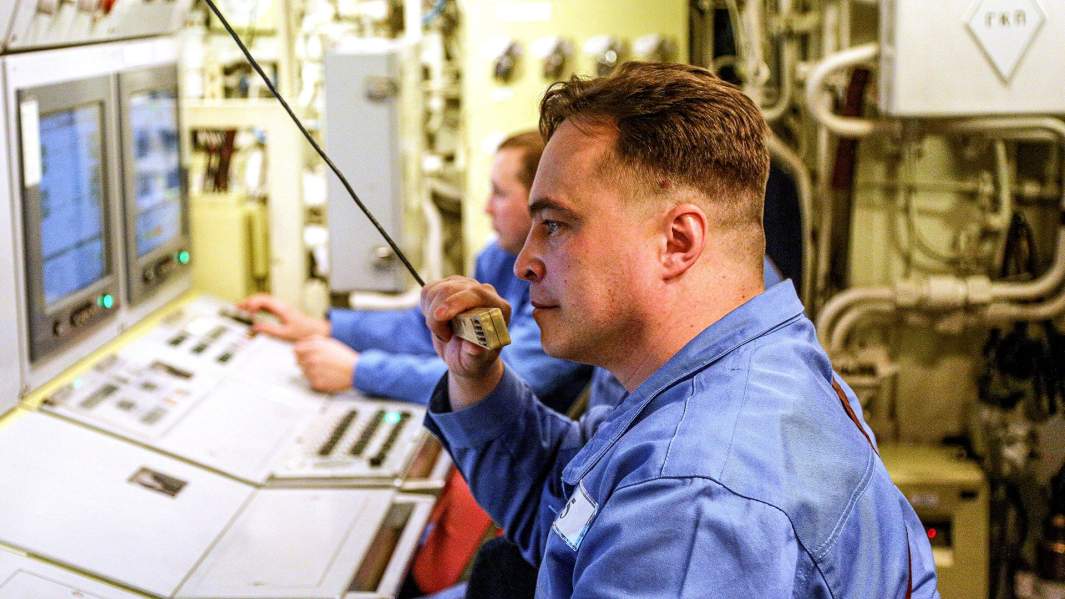 Военнослужащий на борту подводной лодки