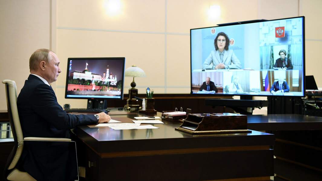 Президент РФ Владимир Путин проводит совещание с руководством ЦИК и членами рабочей группы по подготовке предложений о внесении поправок в Конституцию