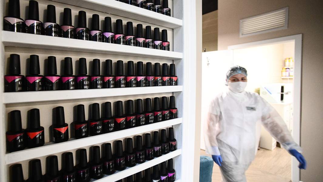 С ногтями на выход: треть салонов красоты Москвы не сможет открыться 9 июня