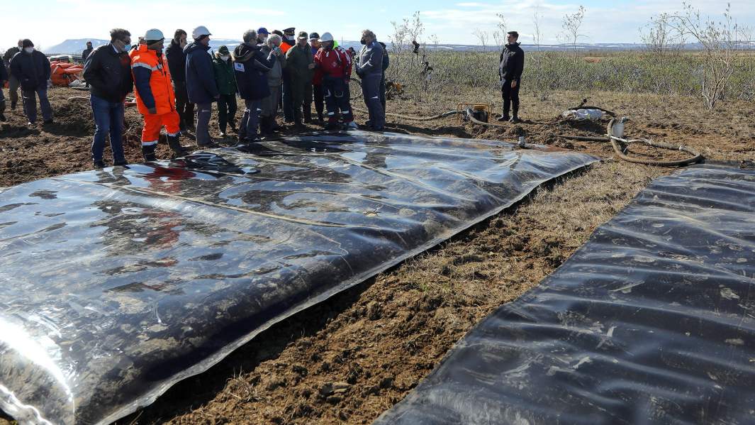 Ликвидация последствий разлива нефтепродуктов в Норильске