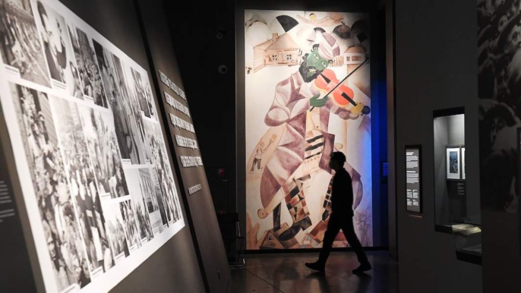 Посетитель Еврейского музея и центра толерантности в Москве