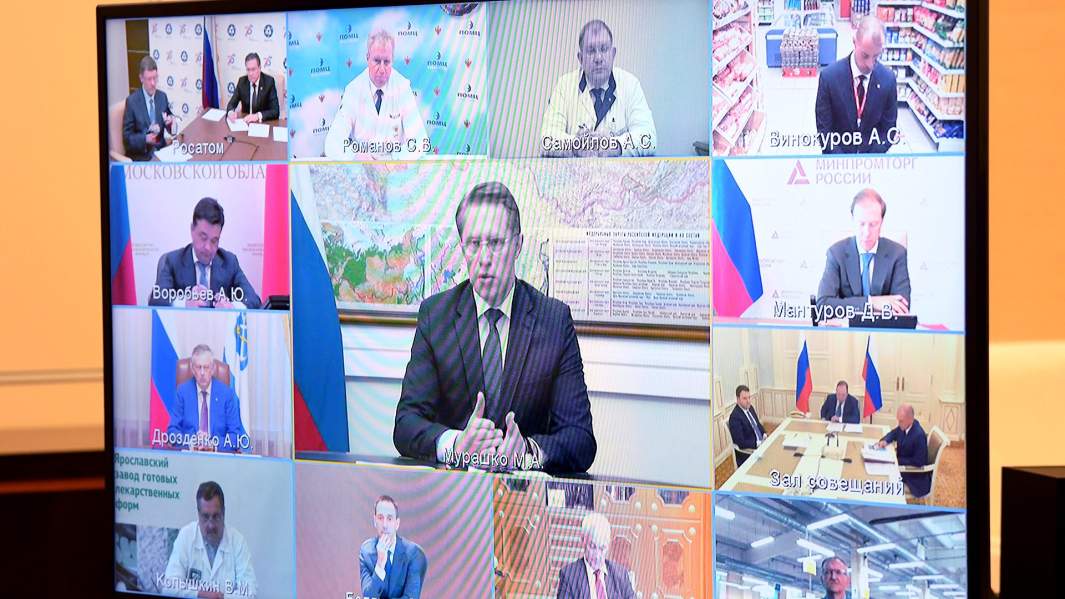 Участники встречи президента РФ Владимира Путина с представителями различных отраслей экономики