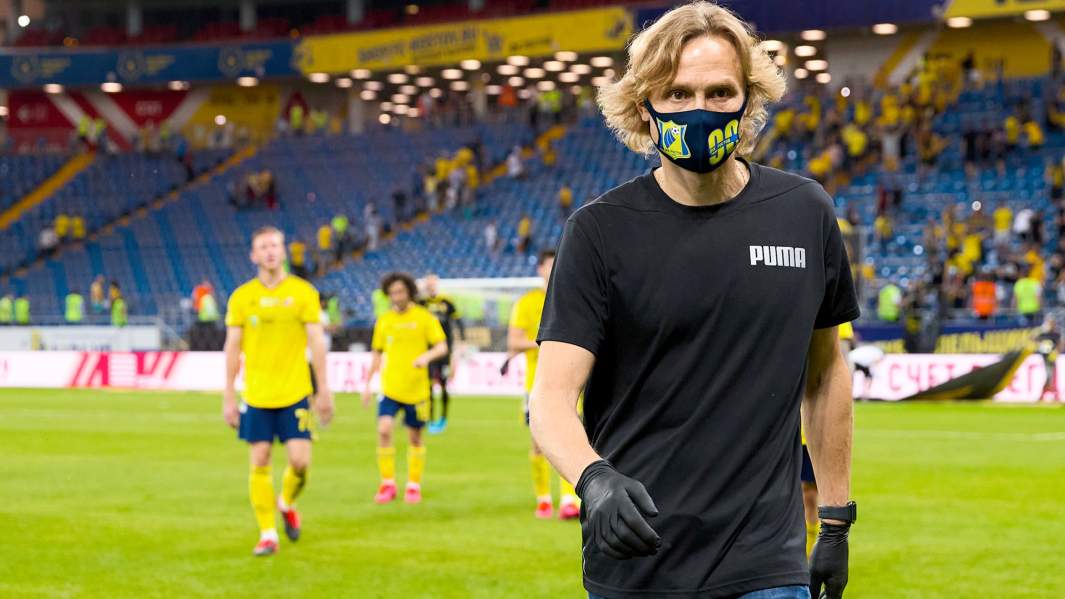 Главный тренер ФК «Ростов» Валерий Карпин 