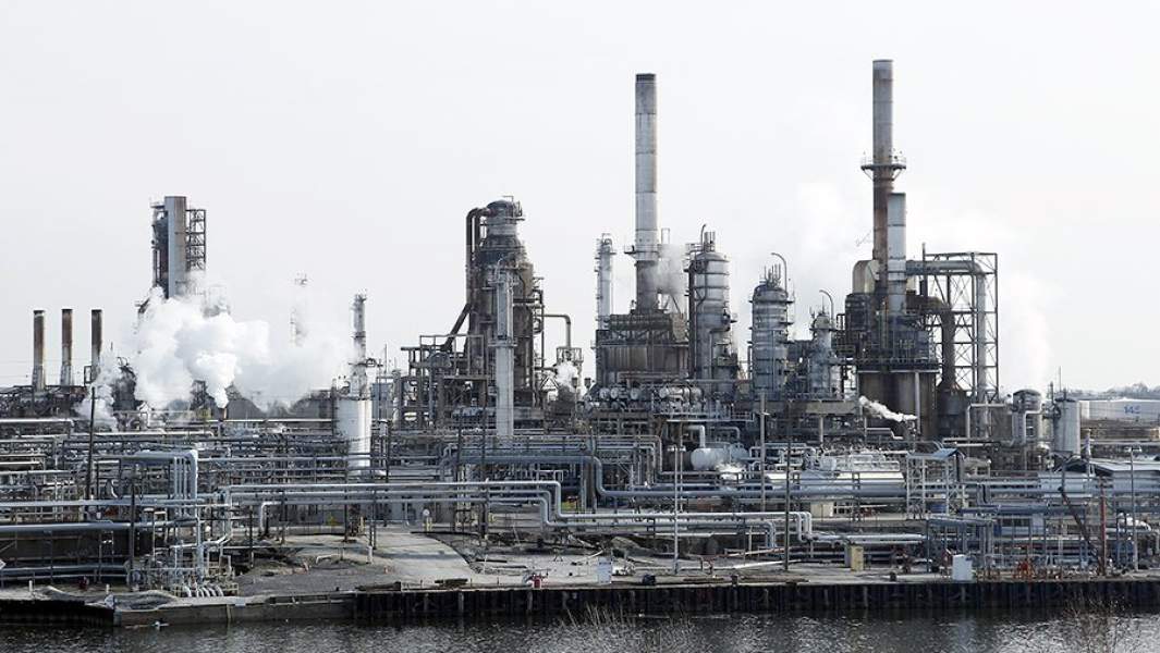 Нефтеперерабатывающий завод в Филадельфии, США