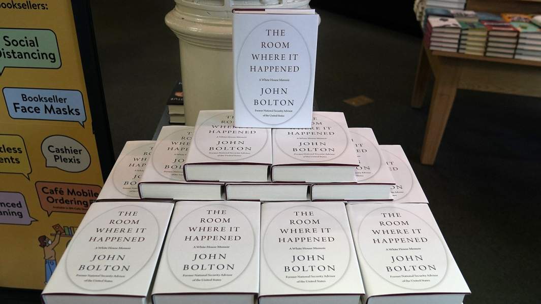 Копии книги Джона Болтона