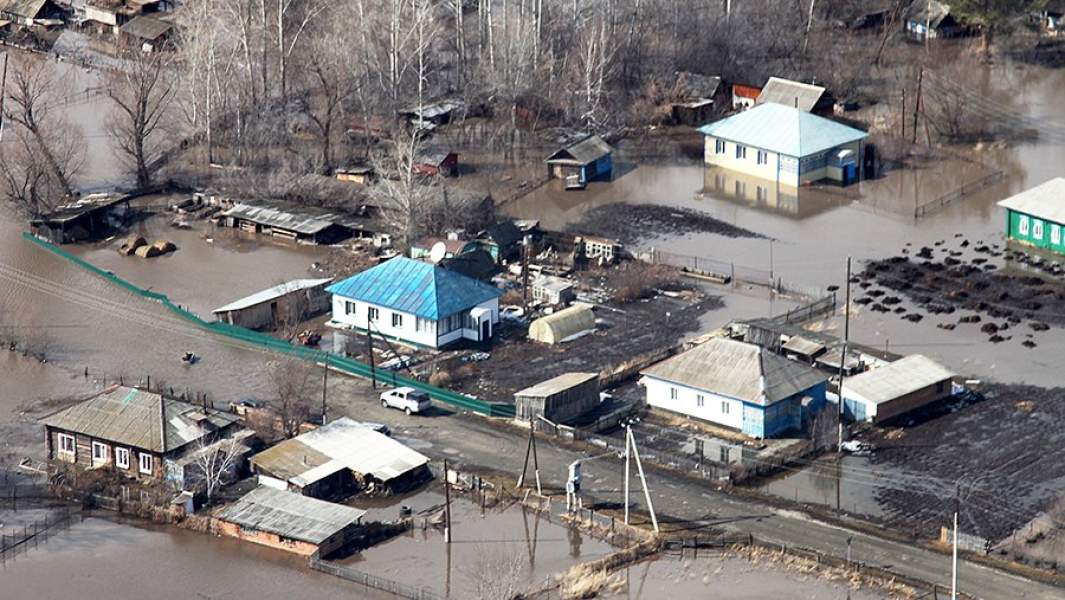 Жилые дома, подтопленные паводковыми водами в Алтайском крае