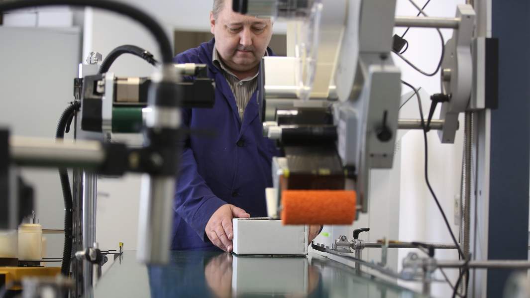 Правила переноса: власти отказались откладывать маркировку обуви, лекарств и сигарет