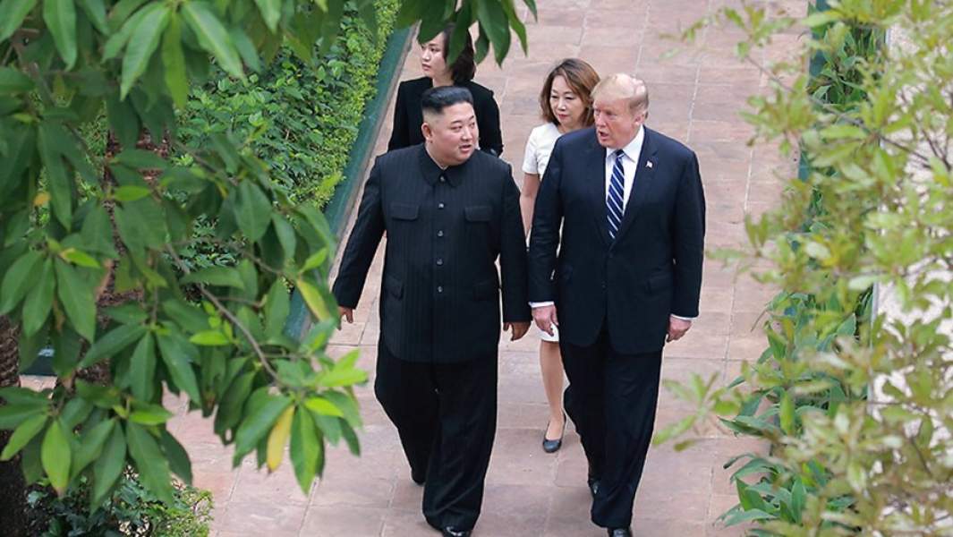 Ким Чен Ын  и Дональд Трампа во время саммита США-Северная Корея в Ханое 