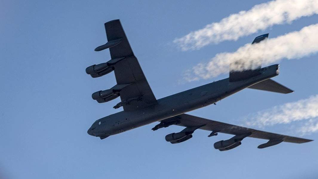 Стратегический бомбардировщик США B-52H
