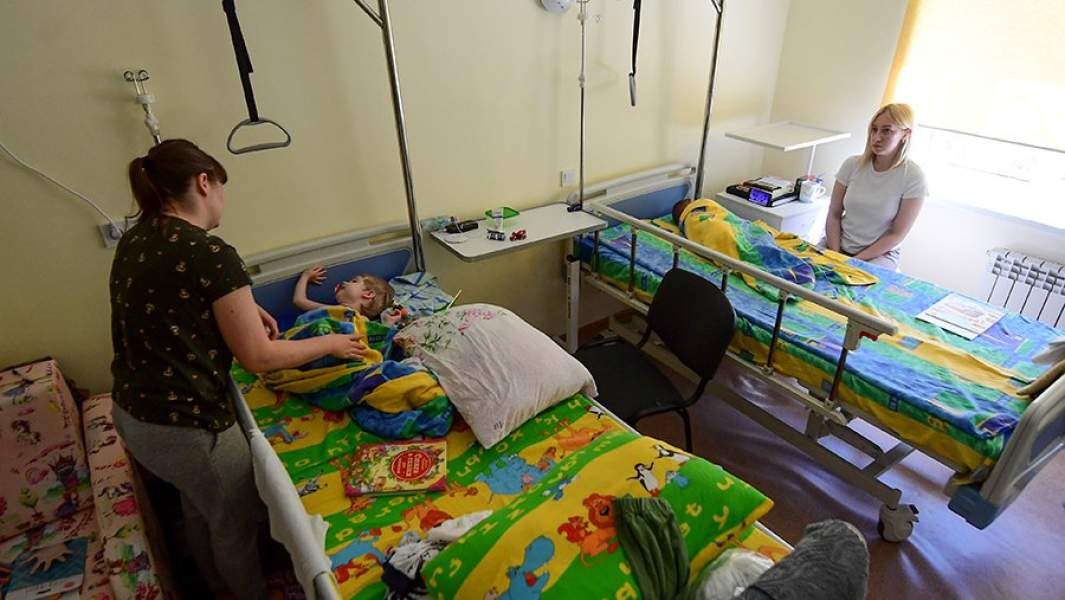 Маленькие пациенты с редким орфанным заболеванием после первой инъекции курса препарата «Спинраза»