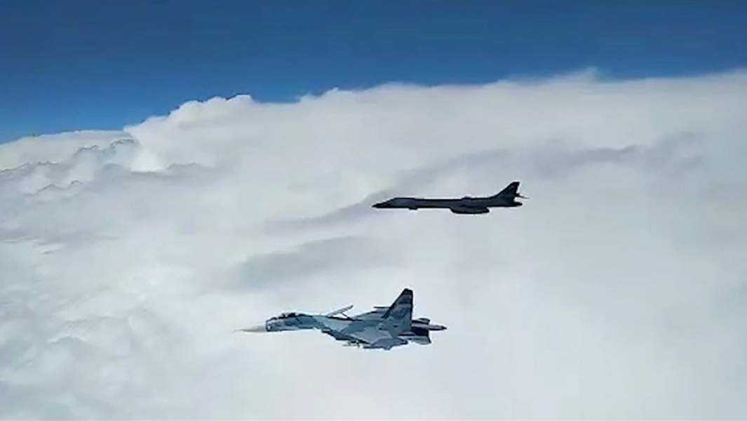 Су-30 на перехвате бомбардировщиков США 