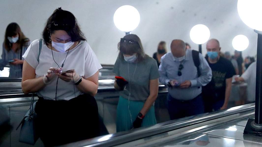 Жители города на станции метро «Арбатская»