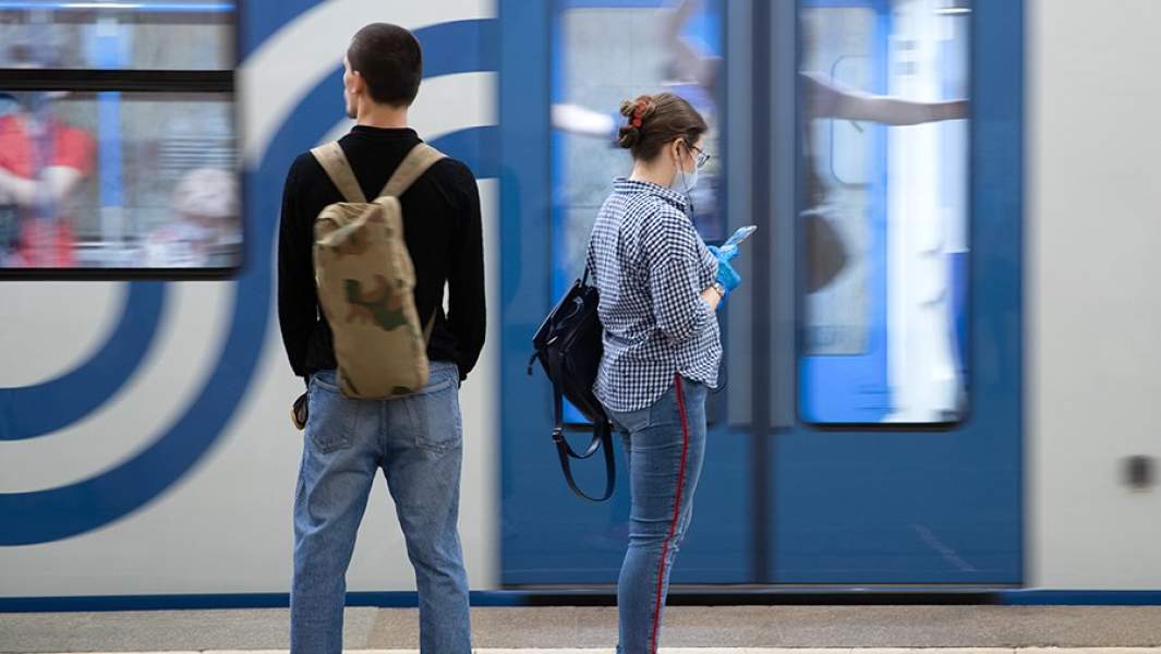 Жители города на одной из станций столичного метро
