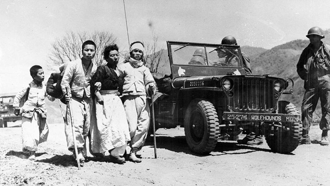 Местные жители покидают зону боевых действий, Южная Корея