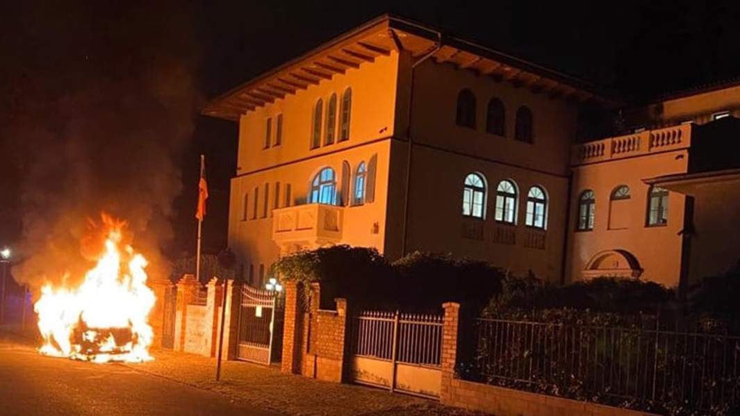 берлин армения автомобиль поджог