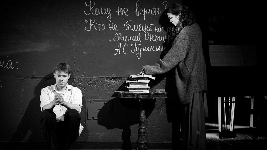 Никита Ефремов и Елена Плаксина в спектакле «Сережа»