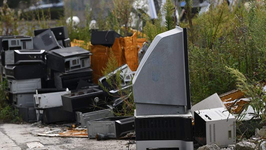 Свалка старой электроники в Гуйяне, Китай