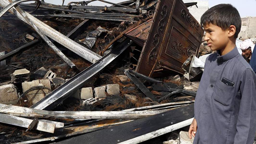 Последствия авиаударов ВВС Саудовской Аравии по городу Сана