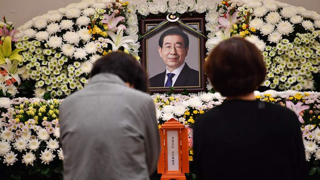 Посмертная преграда: как кончина мэра Сеула расколола южнокорейцев