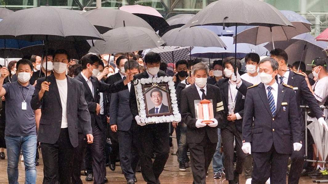 Посмертная преграда: как кончина мэра Сеула расколола южнокорейцев