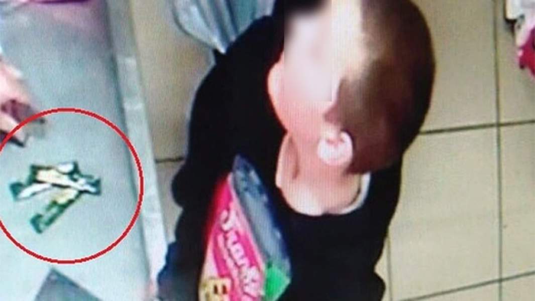 Кадр с камеры видеонаблюдения в магазине, где последний раз видели Богдана К.