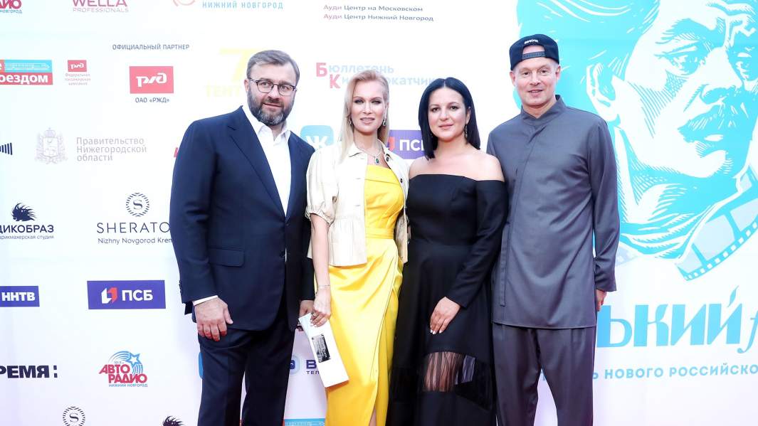 Михаил Пореченков, Олеся Судзиловская, Оксана Михеева (слева направо)