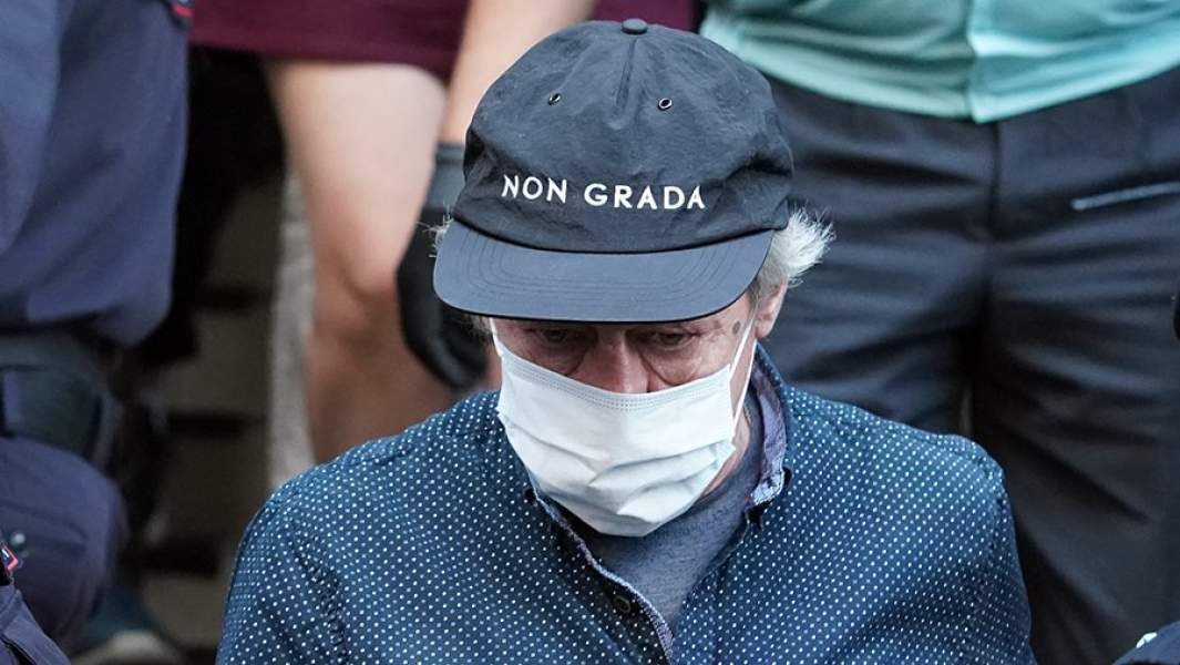 Актер Михаил Ефремов у здания Пресненского суда после окончания предварительных слушаний по делу о ДТП со смертельным исходом