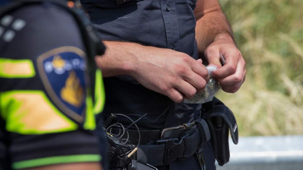 Полицейские на немецко-голландской границе во время рейда