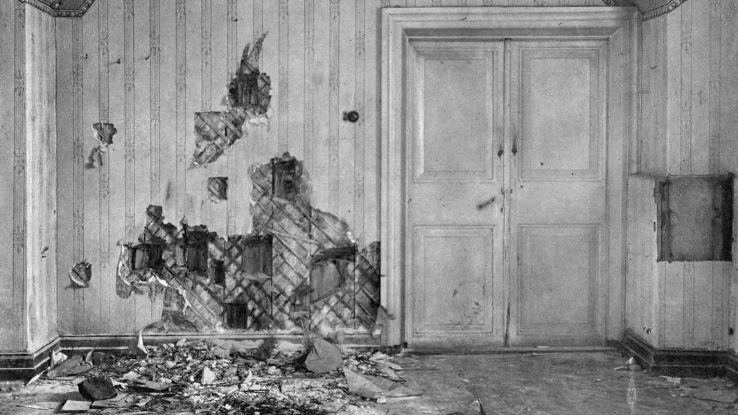 Подвал дома Ипатьева в Екатеринбурге, где была расстреляна царская семья