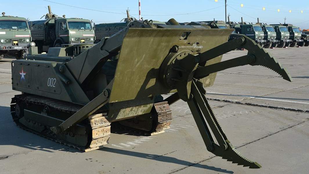 Робототехнический комплекс «Уран-6», предназначенный для проделывания проходов в минно-взрывных заграждениях и площадного разминирования территорий