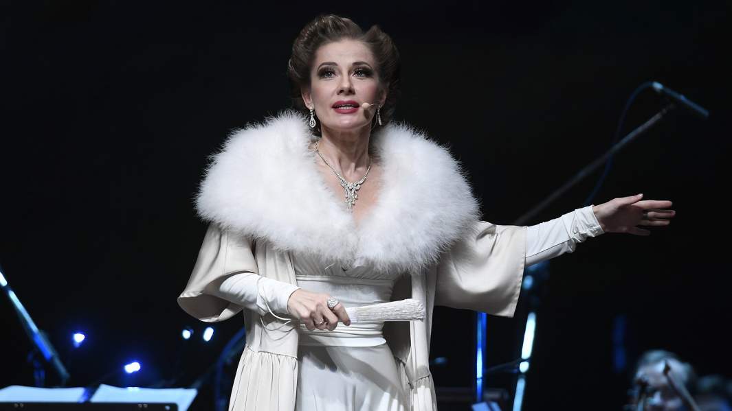 Актриса театра и кино Ирина Линдт на концерте-спектакле «Исаак Дунаевский. Коллайдер счастья» на сцене МХАТ им. М. Горького