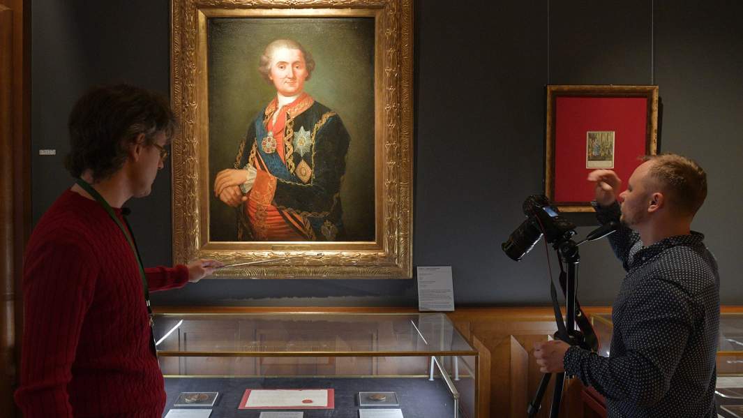 Сотрудники музея записывают онлайн-экскурсию