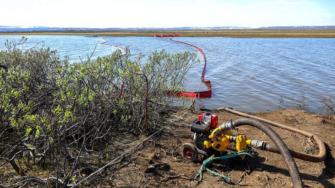 Ликвидация последствий разлива нефтепродуктов в Норильске