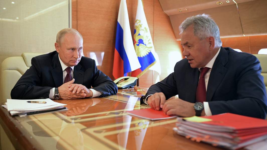 Президент РФ Владимир Путин и министр обороны РФ Сергей Шойгу 