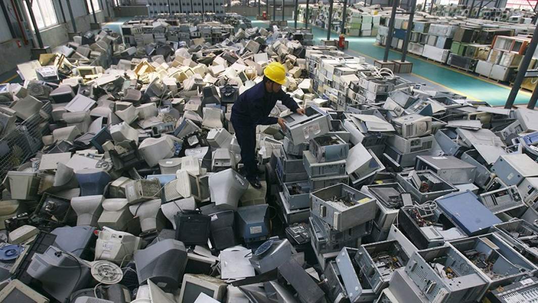 Фабрика по переработке электронного мусора в китайском Ухане
