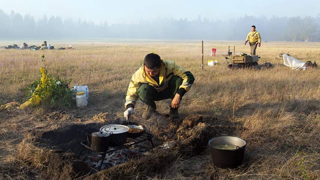Сотрудники парашютно-десантной пожарной службы Якутской базы авиационной охраны лесов