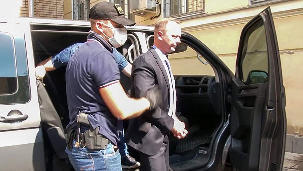 Иван Сафронов (справа) во время задержания сотрудниками ФСБ РФ 