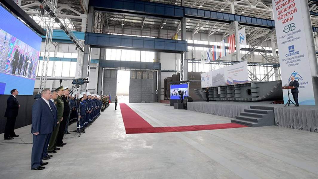 Президент РФ Владимир Путин на церемонии закладки боевых кораблей для Военно-морского флота РФ на судостроительном заводе «Залив» в Керчи