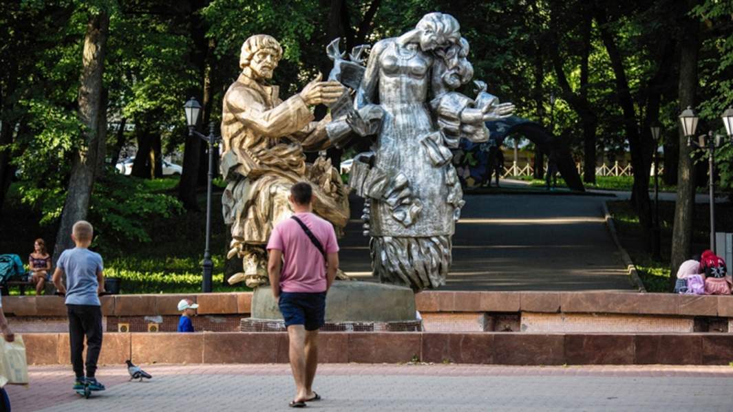 Памятник после покраски 